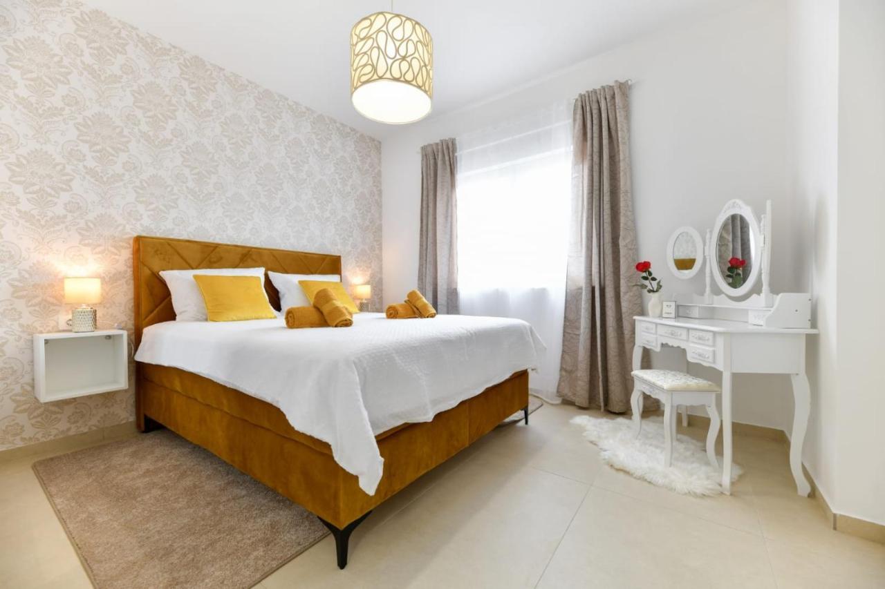 Family Apartment Amare Zadar Bagian luar foto